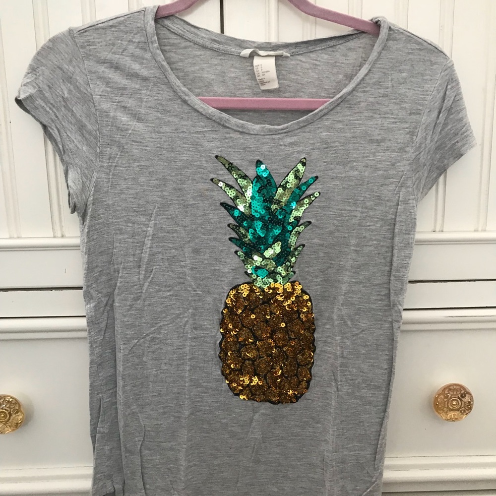 H&M Pineapple Sequin Gray Tee Size Small